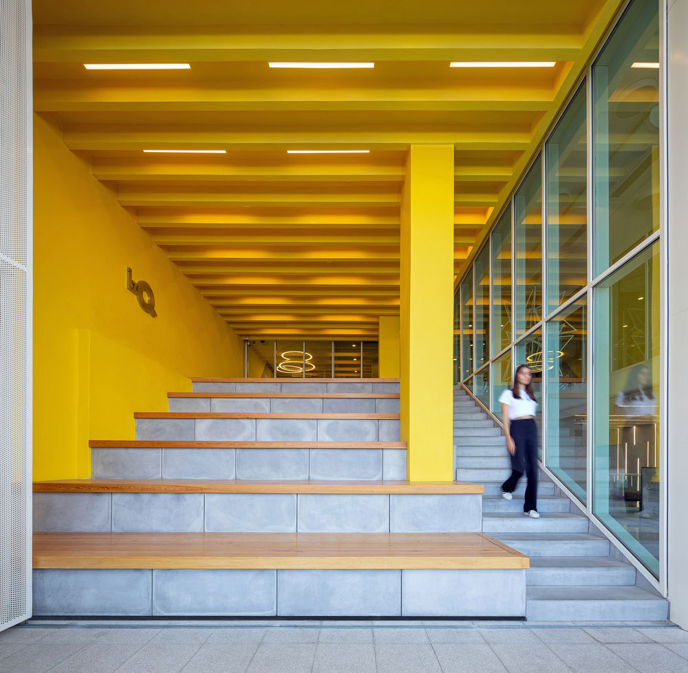 IzQ Innovation Center / Ofisvesaire