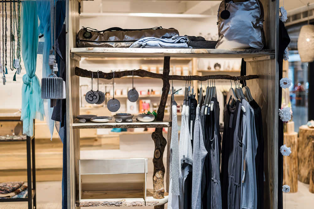简约中性风，True 服装店引领时尚潮流