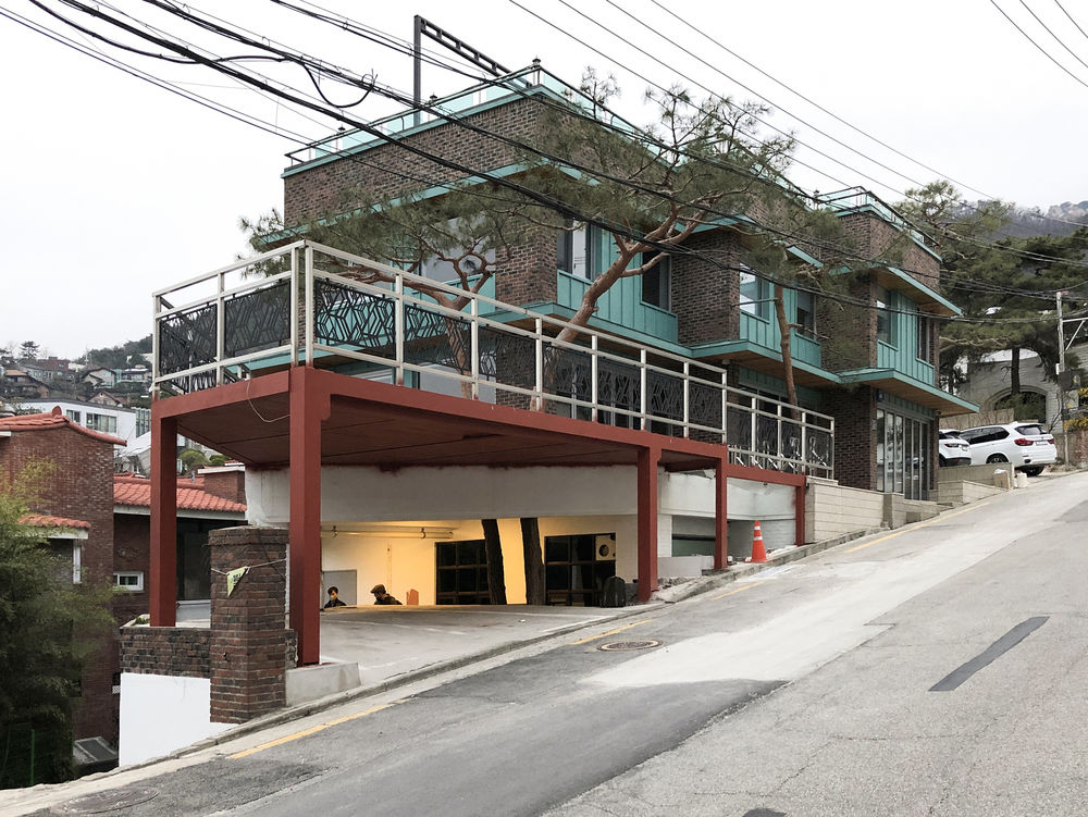 MASS Arts Plastiques Gallery / Form & Function