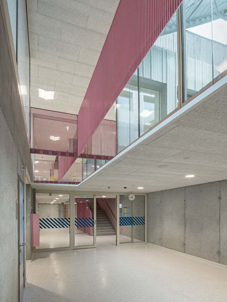 Längenfeldgasse Primary and Vocational School  / PPAG architects