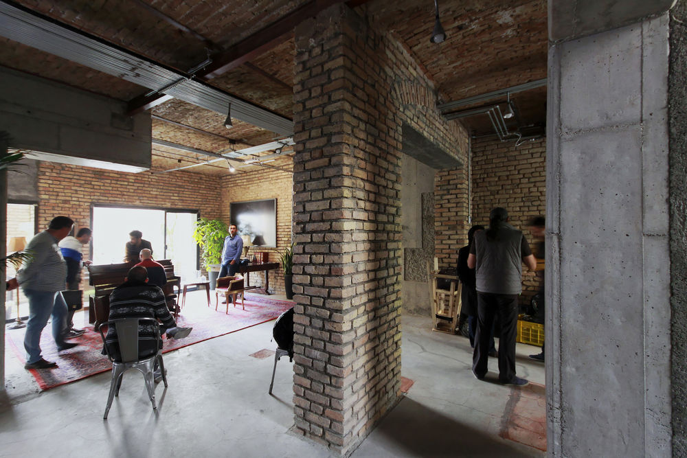 Farsh Film Studio / ZAV Architects