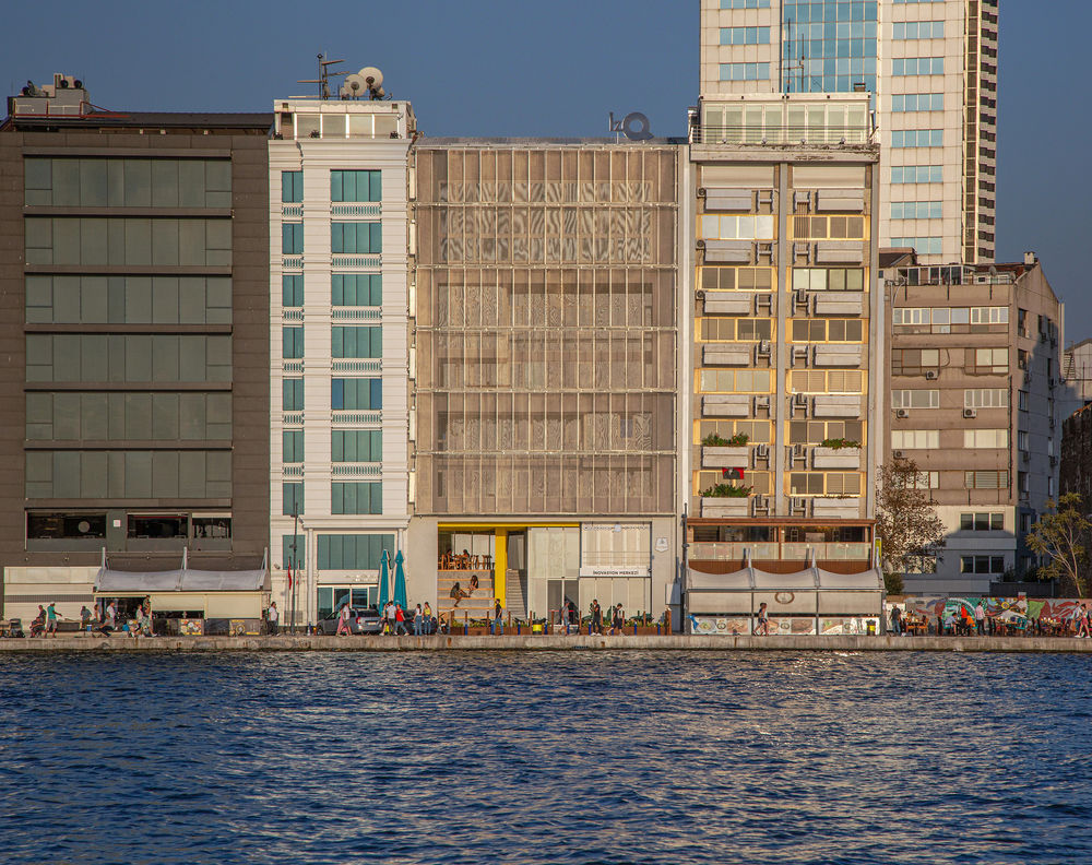IzQ Innovation Center / Ofisvesaire