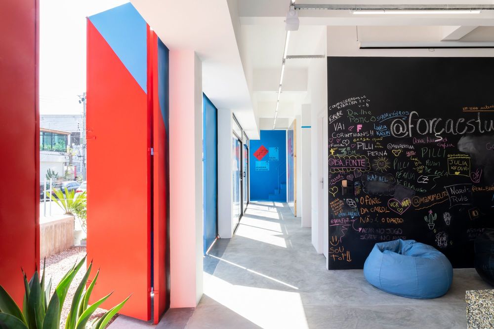 Forca Estudo Personalizado School / Pianca Arquitetura