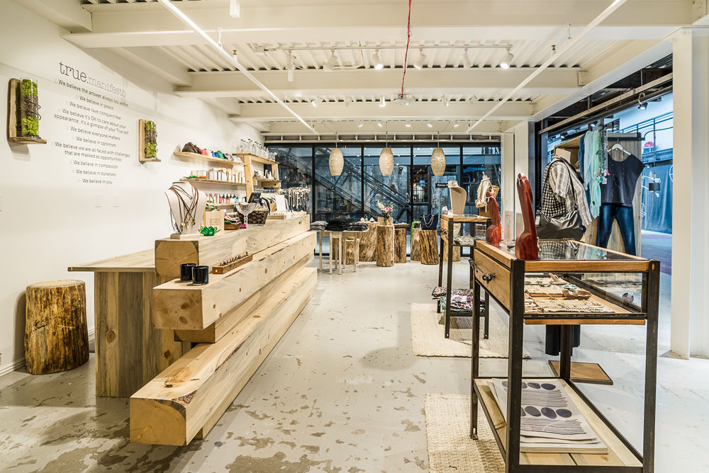 简约中性风，True 服装店引领时尚潮流