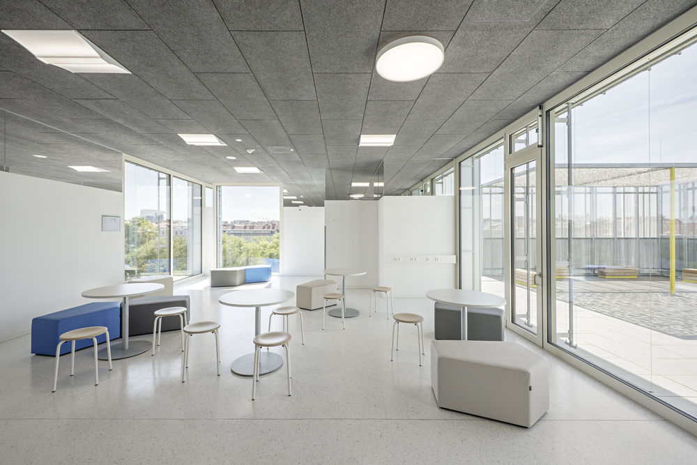 Längenfeldgasse Primary and Vocational School  / PPAG architects