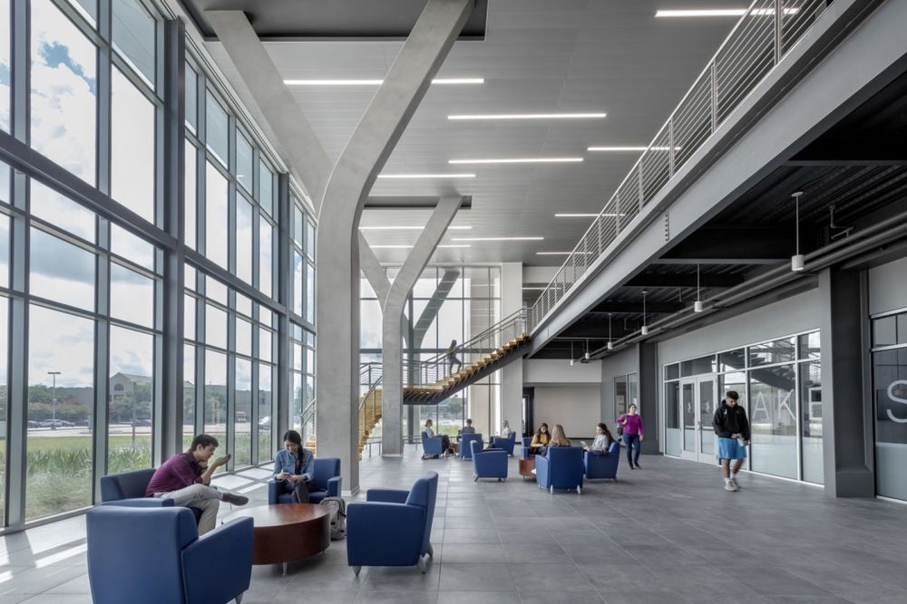 创新展示的 San Jacinto College 工程科技教学楼