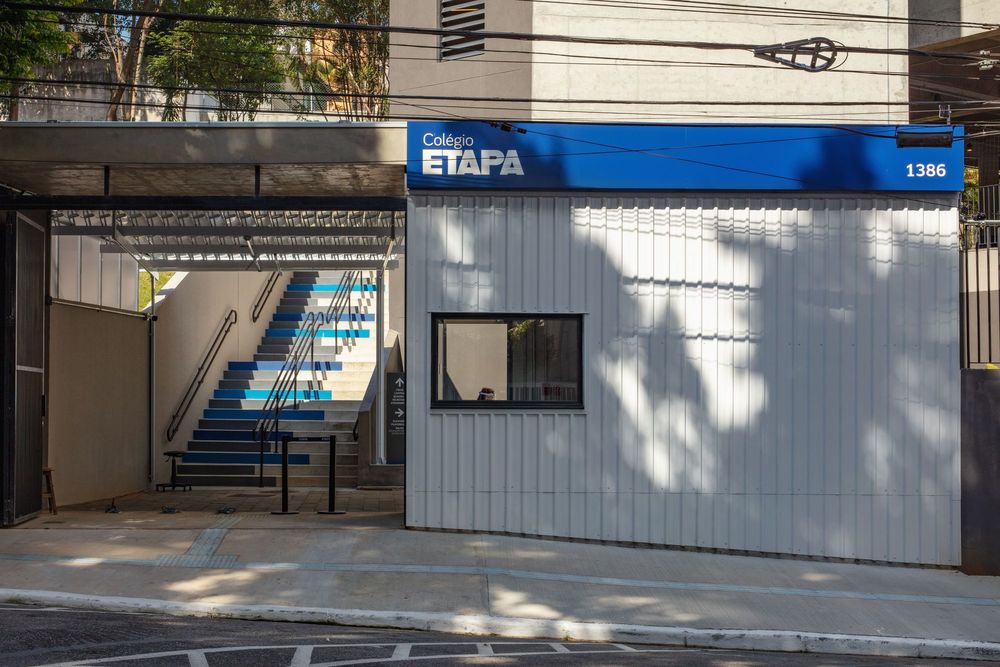Etapa Vila Mascote School / Biselli Katchborian Arquitetos