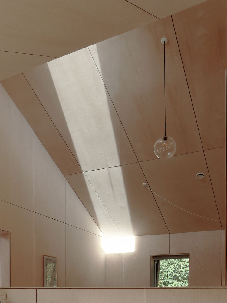 House on the Hill / Arcgency