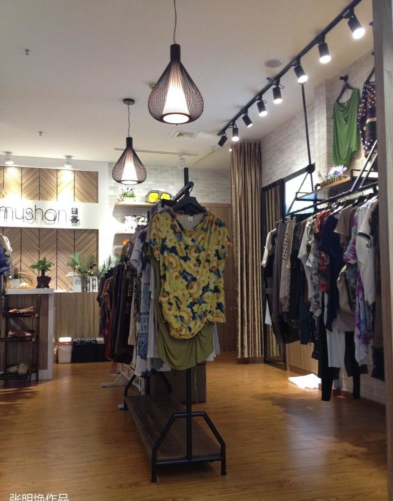 女人新天地张明焕服装店 | 现代简约风打造精致购物空间
