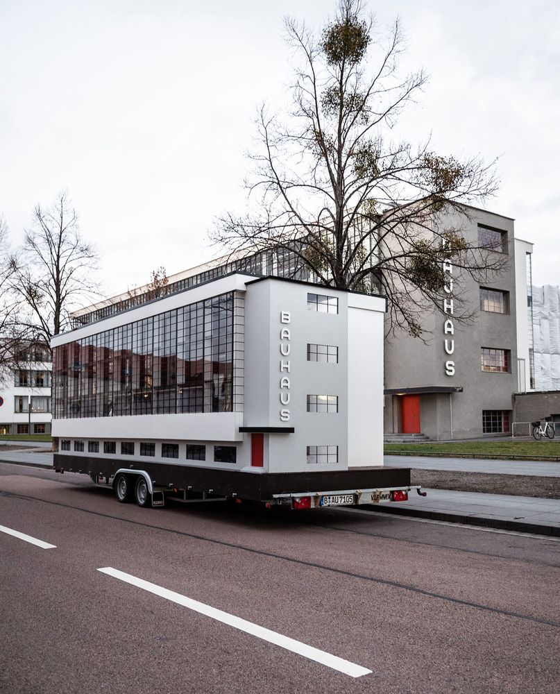 穿越百年的 Bauhaus 巴士，设计反思之旅