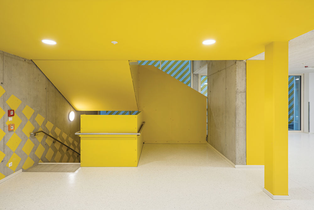 Längenfeldgasse Primary and Vocational School  / PPAG architects