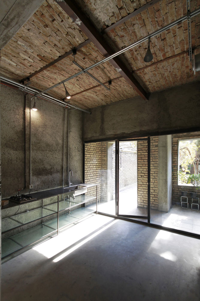 Farsh Film Studio / ZAV Architects