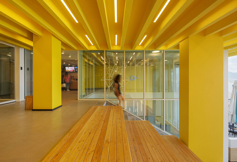IzQ Innovation Center / Ofisvesaire