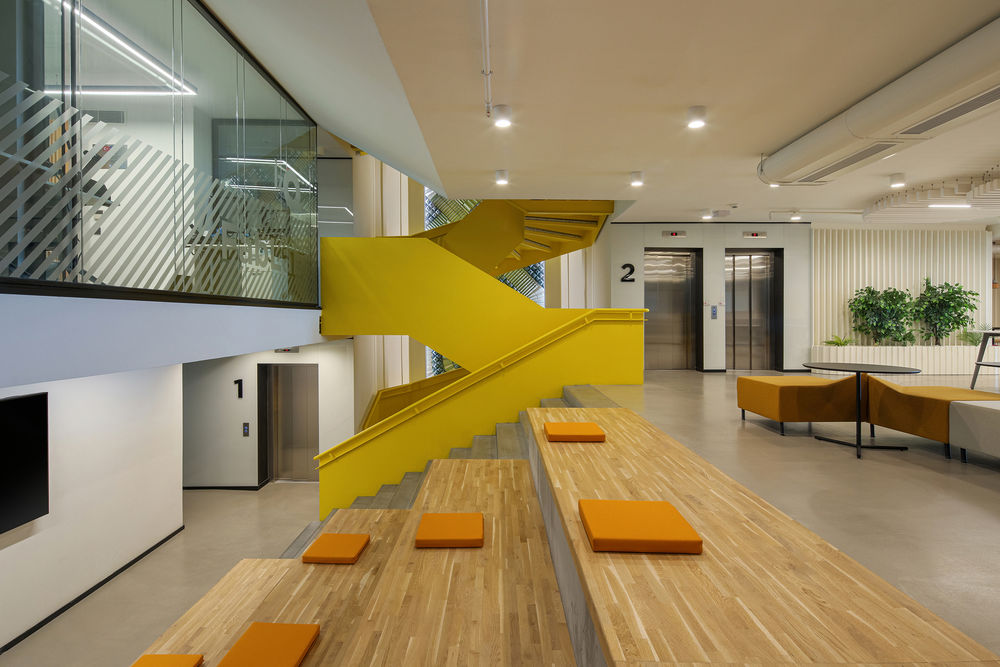 IzQ Innovation Center / Ofisvesaire