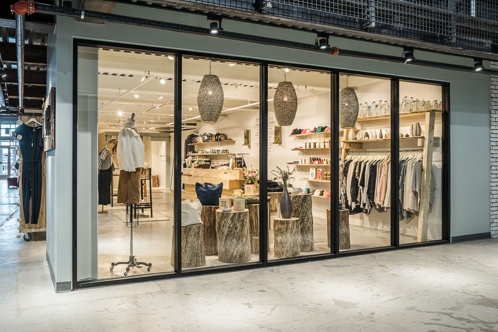 简约中性风，True 服装店引领时尚潮流