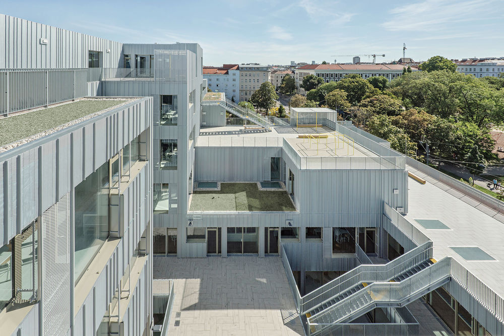 Längenfeldgasse Primary and Vocational School  / PPAG architects