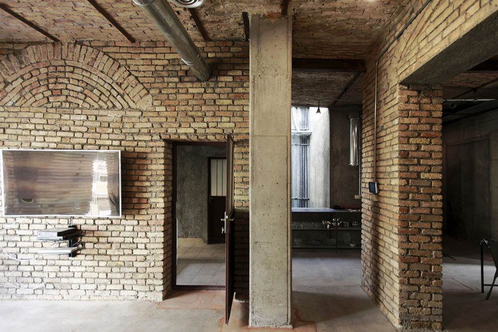 Farsh Film Studio / ZAV Architects