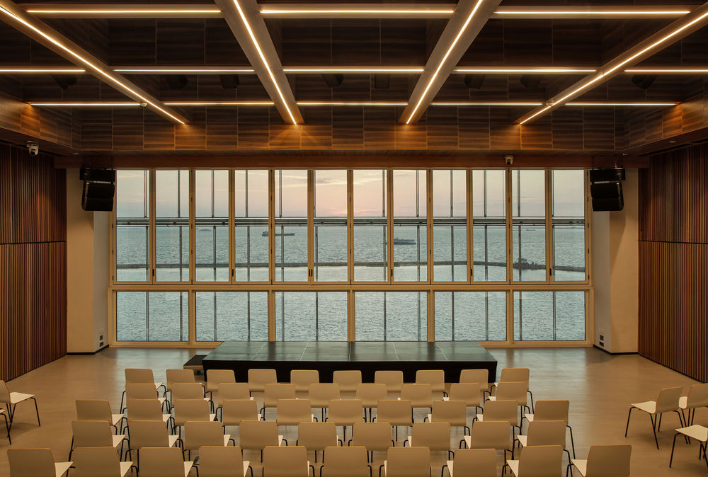 IzQ Innovation Center / Ofisvesaire