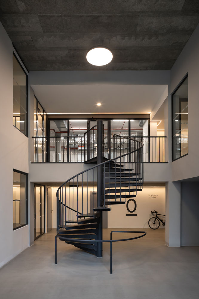 Student House Holešovice / Pavel Hnilička Architects+Planners