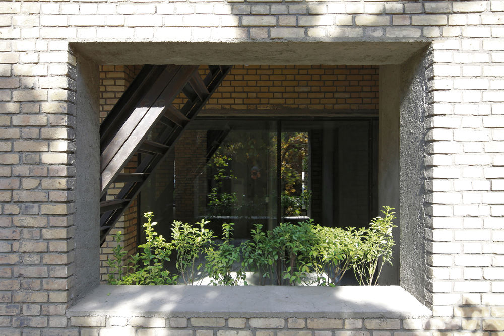 Farsh Film Studio / ZAV Architects