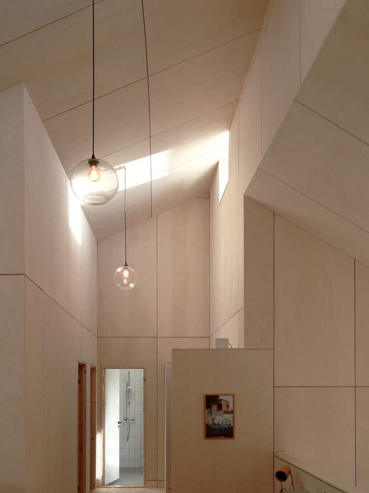 House on the Hill / Arcgency