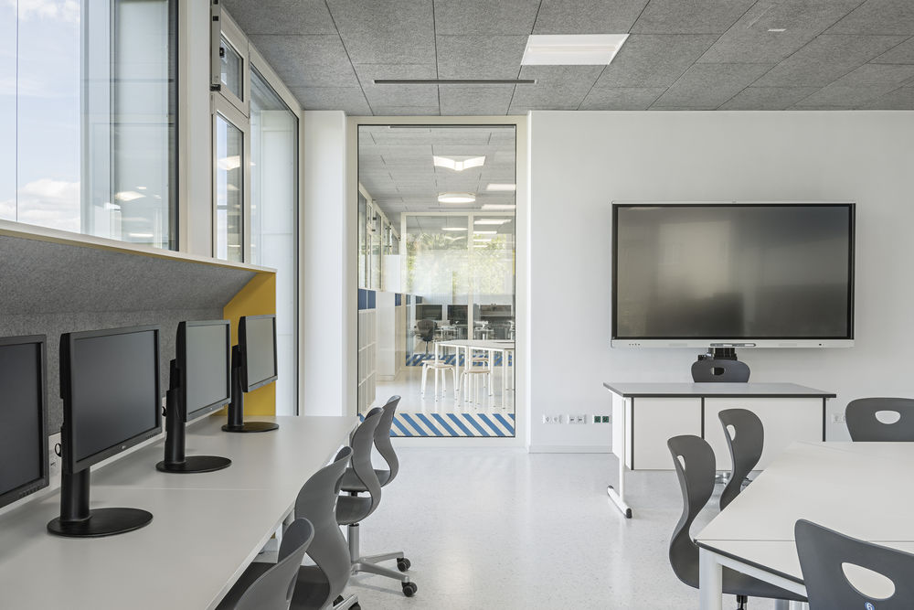 Längenfeldgasse Primary and Vocational School  / PPAG architects