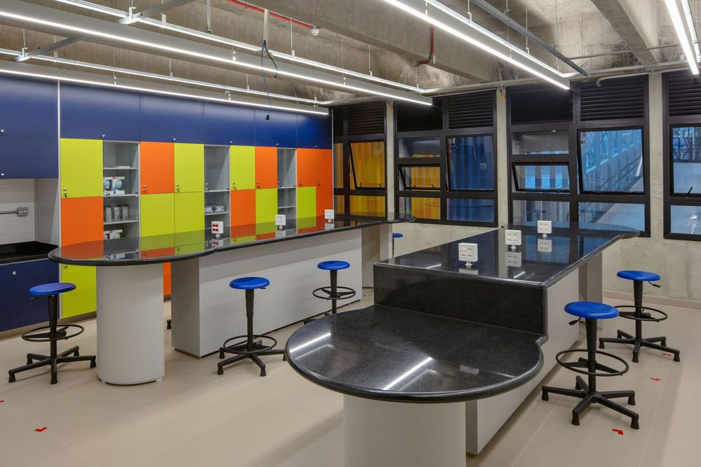 Etapa Vila Mascote School / Biselli Katchborian Arquitetos