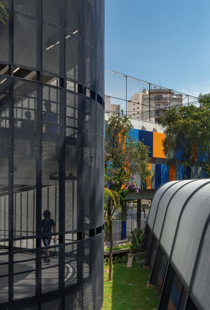 Etapa Vila Mascote School / Biselli Katchborian Arquitetos