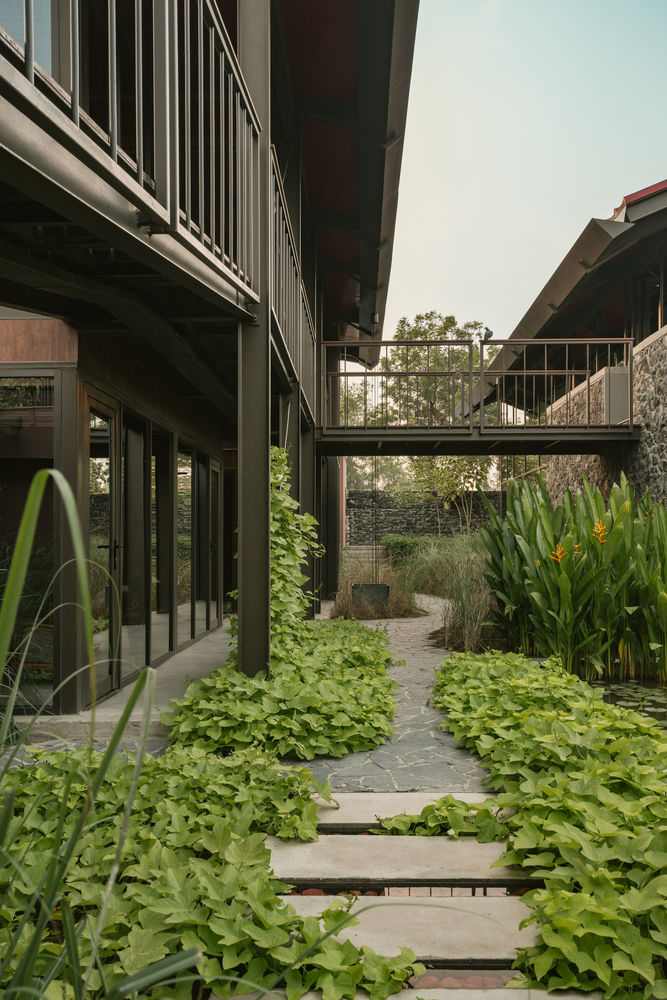 Oasis Studio / Saransh