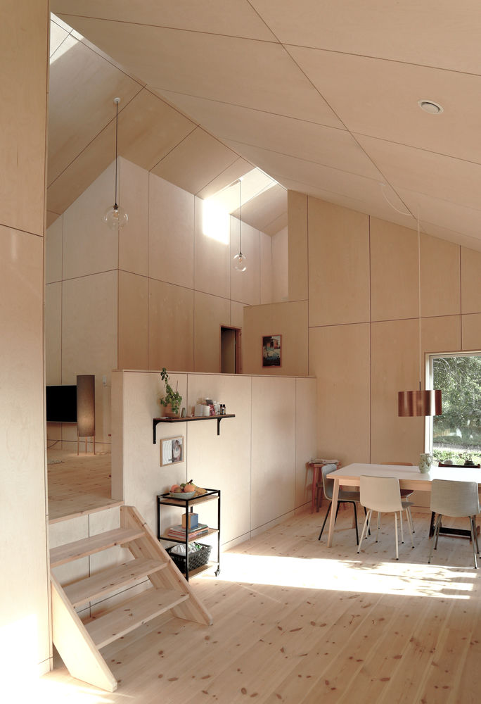 House on the Hill / Arcgency