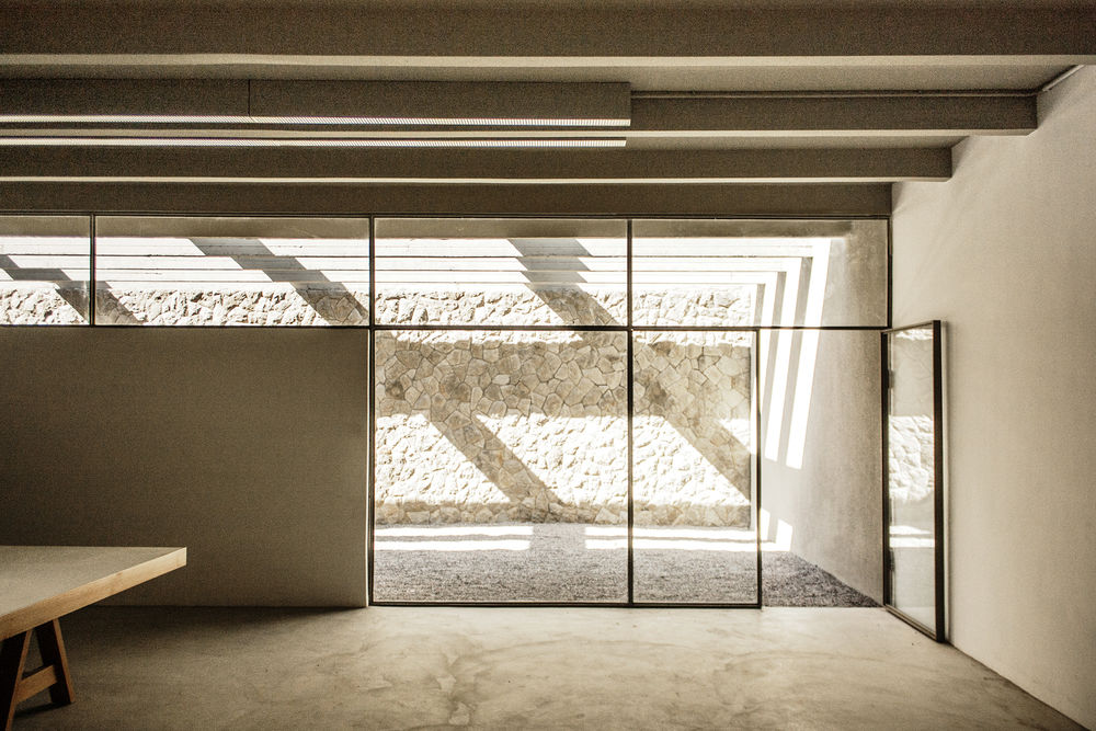 The Niemeyer Guest House Renovation / East Architecture Studio