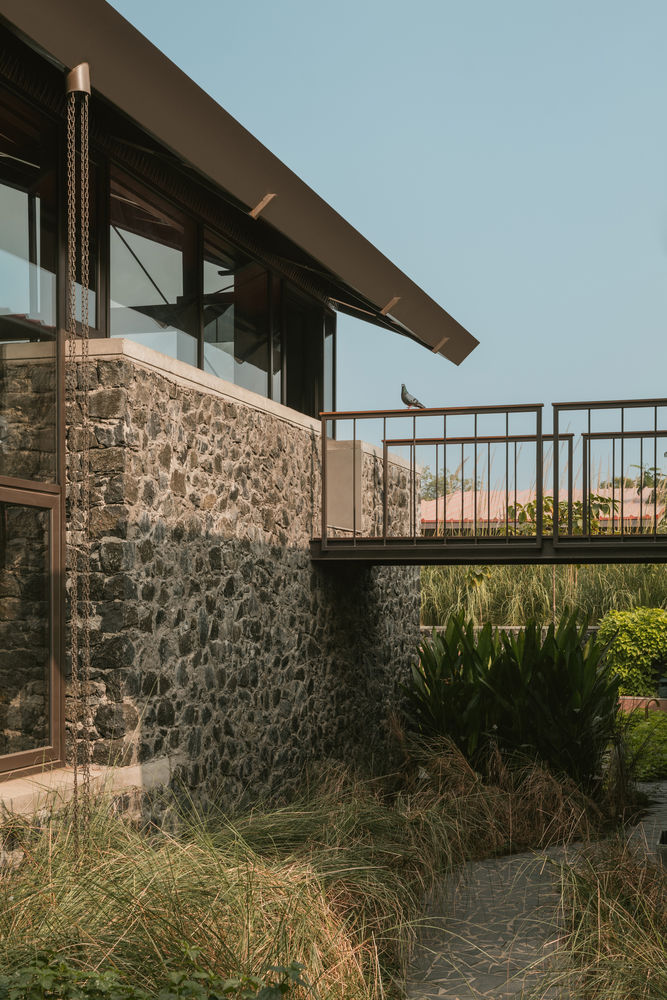 Oasis Studio / Saransh