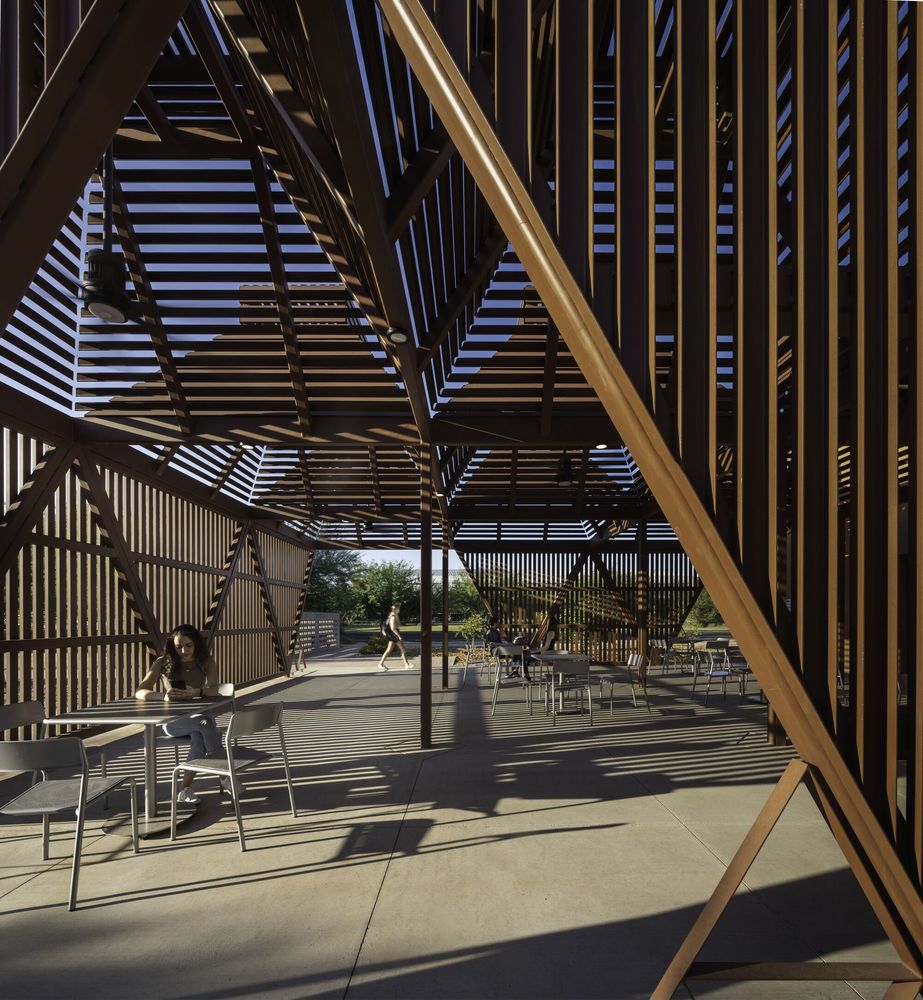 Outdoor Classroom Orange 1 / Design-Build Studio
