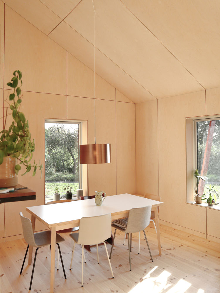 House on the Hill / Arcgency