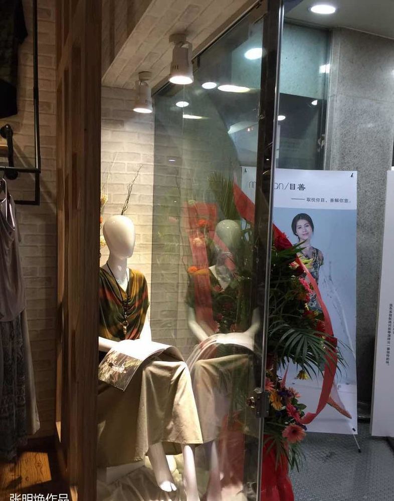 女人新天地张明焕服装店 | 现代简约风打造精致购物空间