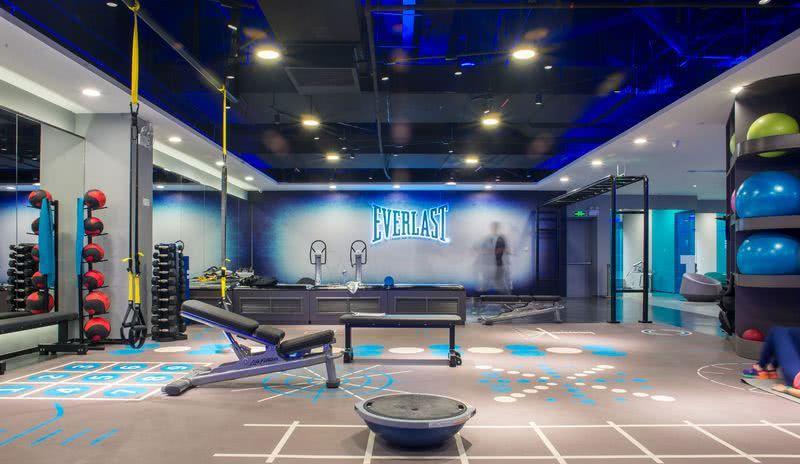 繁华地段中的蓝色魅惑——FITNESS WORLD健身会所设计