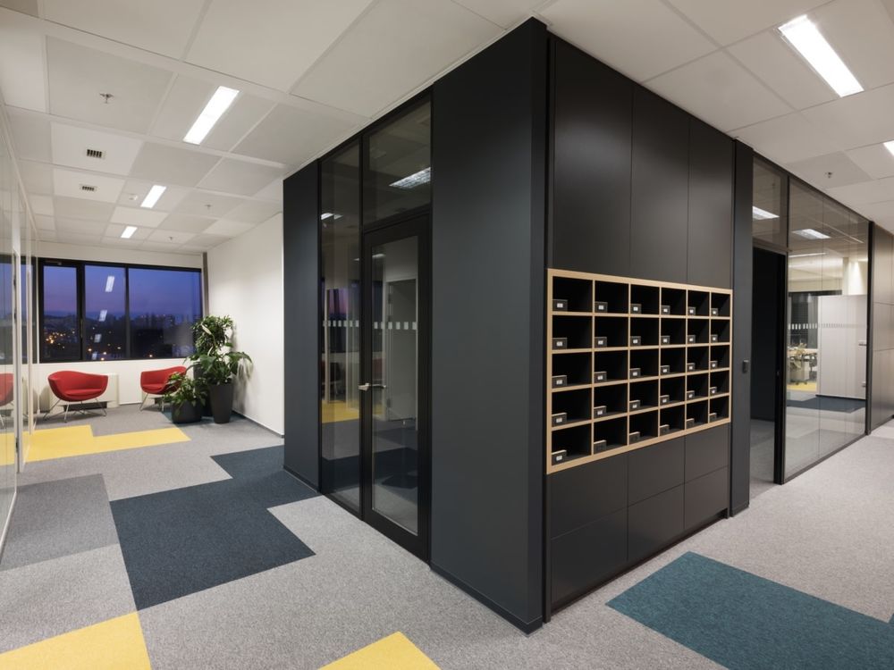 Parker Hannifin Prague 办公室 | YUAR 建筑事务所以开放空间融合隐私设计