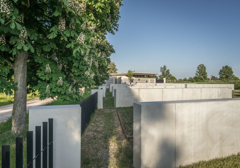 HSC Cemetery / Objektor