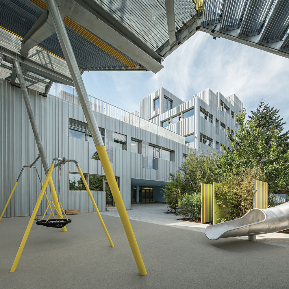 Längenfeldgasse Primary and Vocational School  / PPAG architects