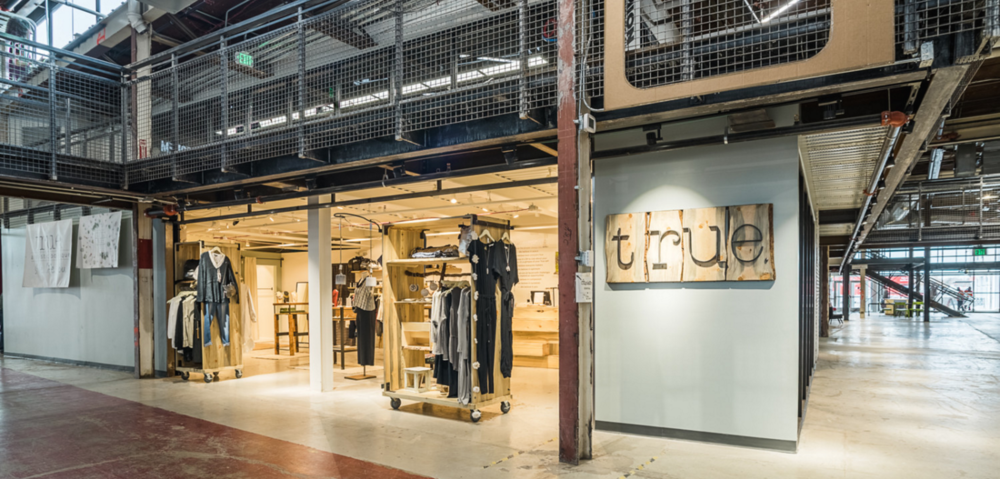 简约中性风，True 服装店引领时尚潮流