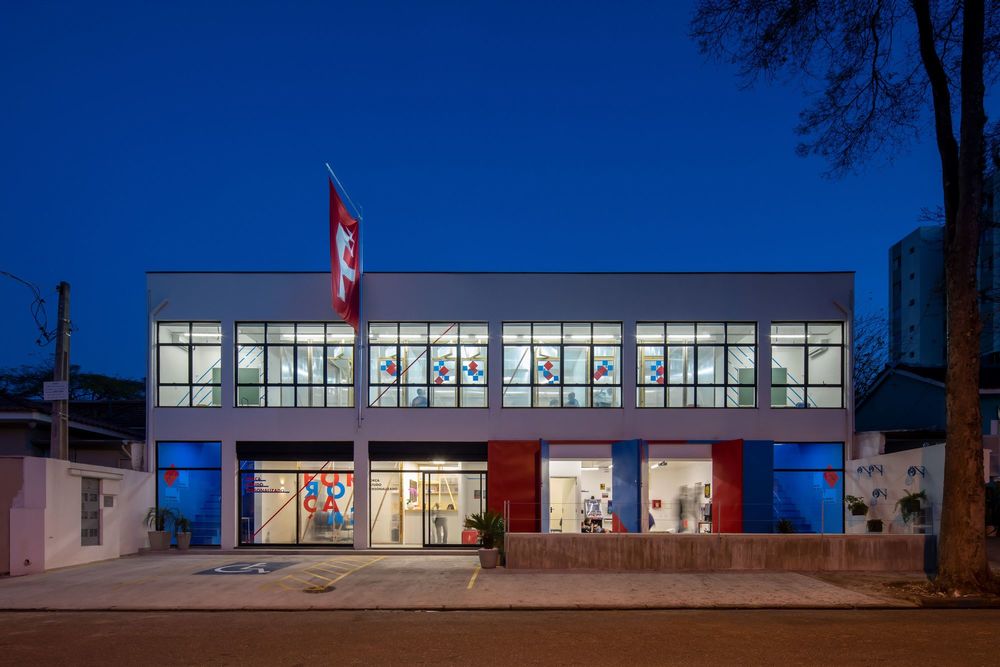 Forca Estudo Personalizado School / Pianca Arquitetura