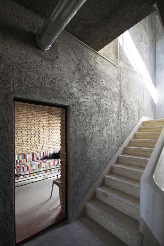 Farsh Film Studio / ZAV Architects
