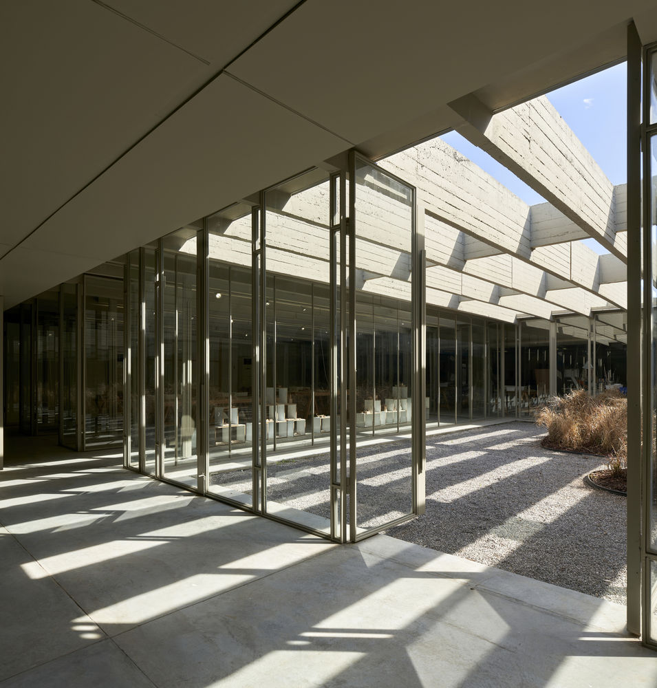 The Niemeyer Guest House Renovation / East Architecture Studio