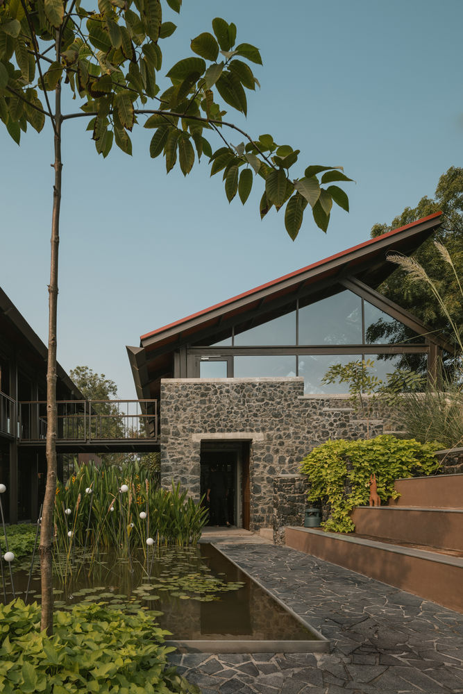 Oasis Studio / Saransh