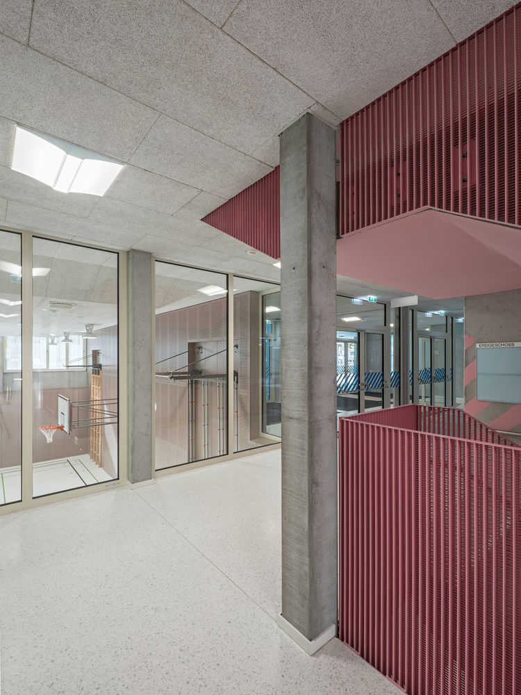 Längenfeldgasse Primary and Vocational School  / PPAG architects