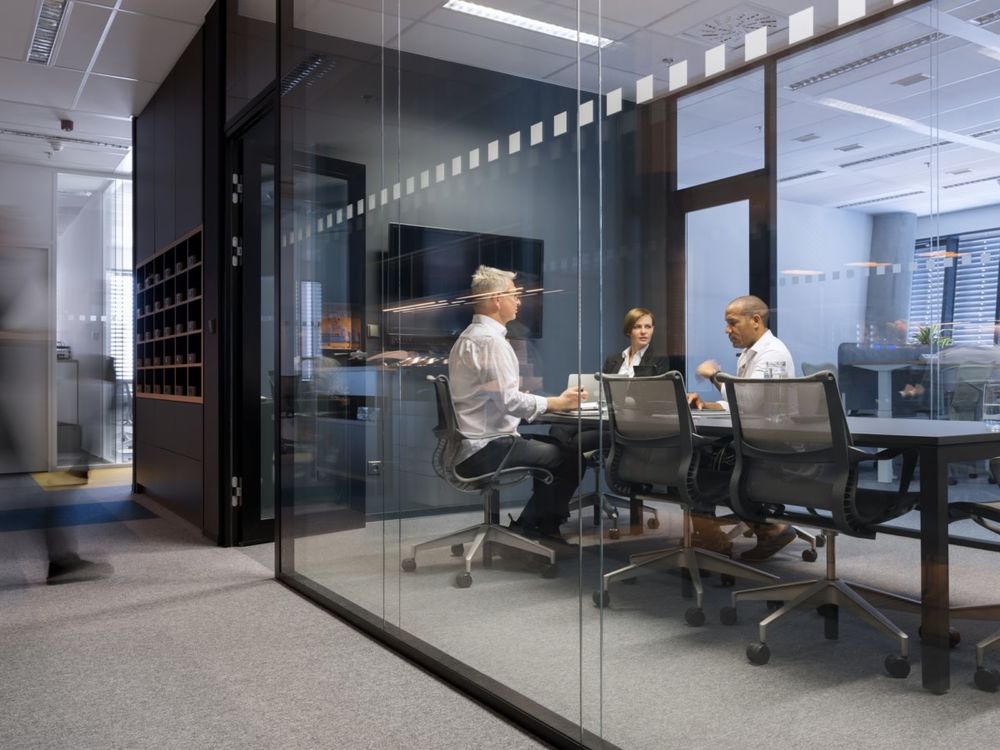 Parker Hannifin Prague 办公室 | YUAR 建筑事务所以开放空间融合隐私设计