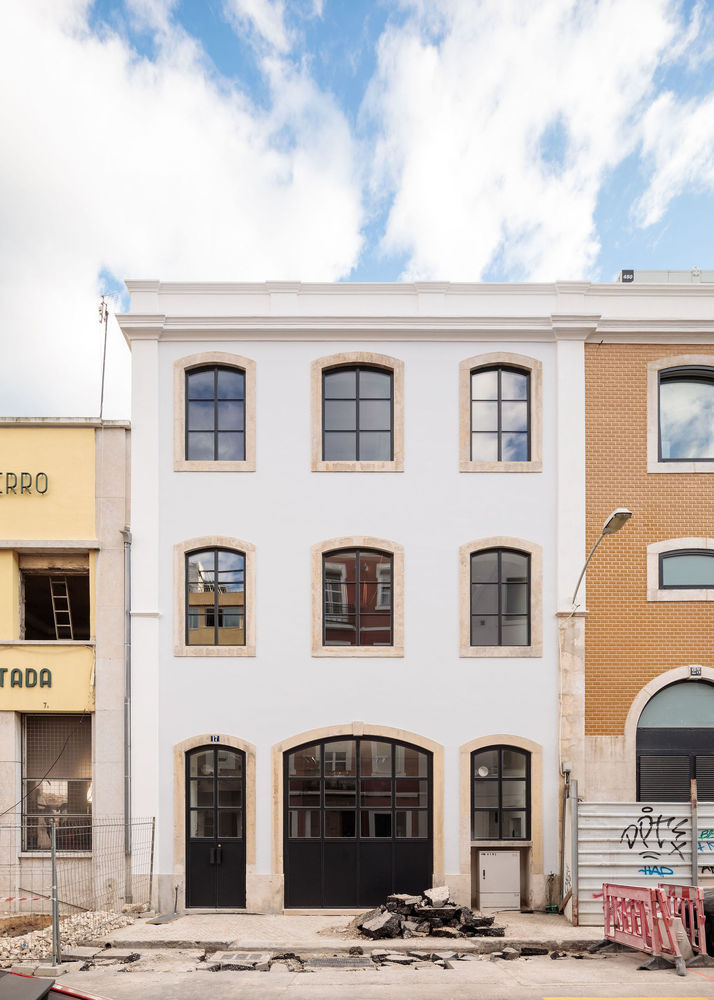 Cais do Tojo Building / LADO Arquitectura e Design
