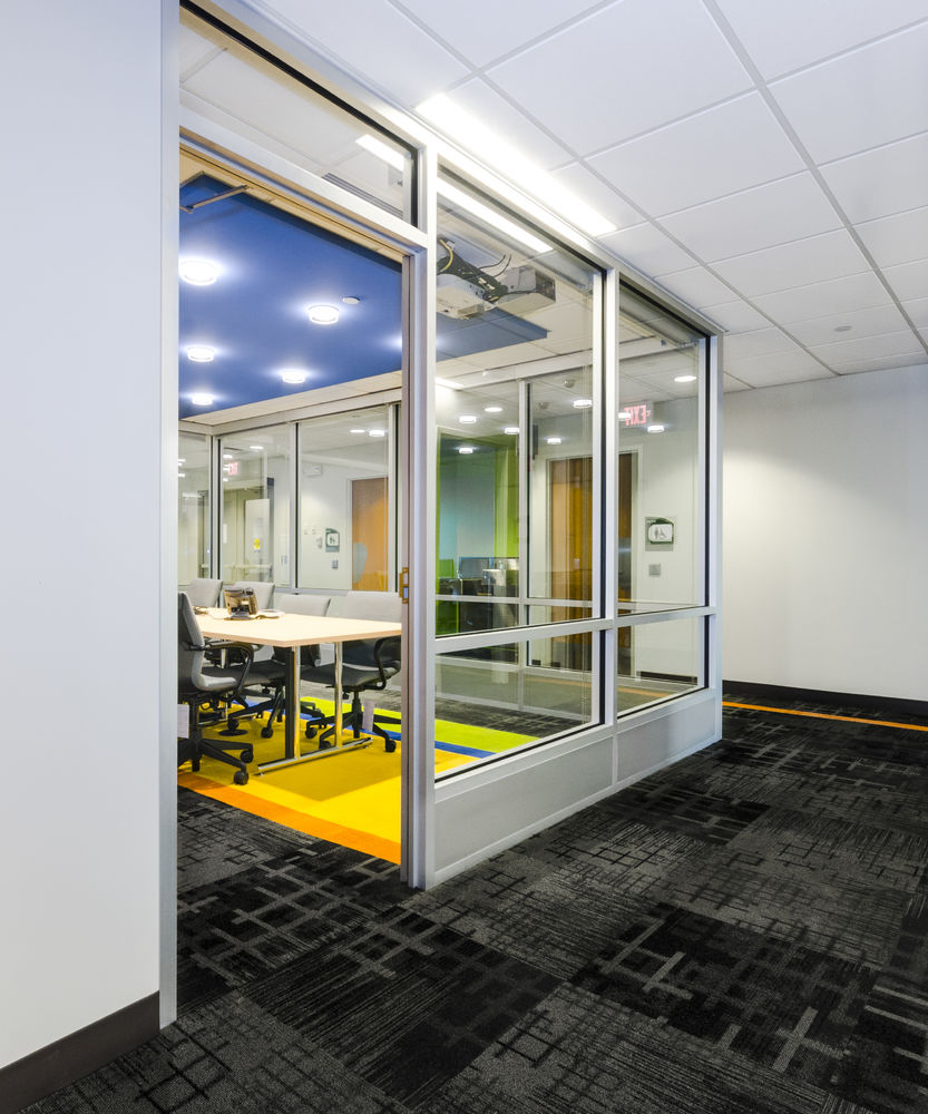 色彩活力，环保节能，打造社区标志—— College of DuPage Naperville Regional Center 翻新设计