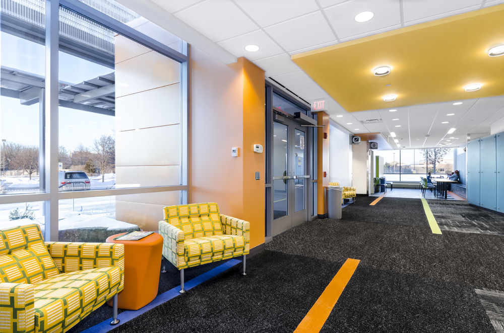 色彩活力，环保节能，打造社区标志—— College of DuPage Naperville Regional Center 翻新设计