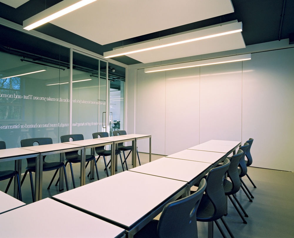 伦敦欧罗中心语言学校 | 旧建筑新生命，明亮互动的教育空间